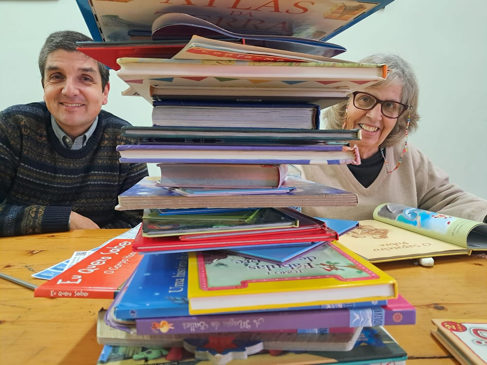 Limpeza de livros doados e preparação de atividades