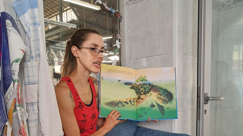 Hora do Conto com Aline Mendes no Mercado Municipal de Almada