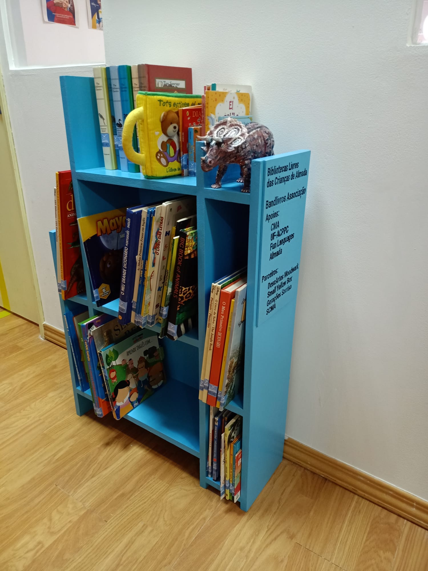 Biblioteca Móvel - Dino